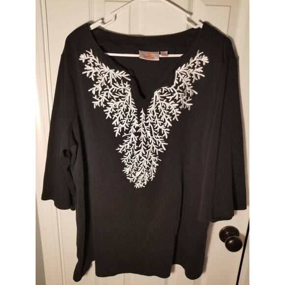 Quacker Factory Black top blouse with heavy white embroidery v-neck trim Size 1X - Picture 1 of 7